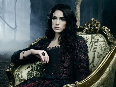 Janet Montgomery: Sick for 'Salem' | TV Show Patrol