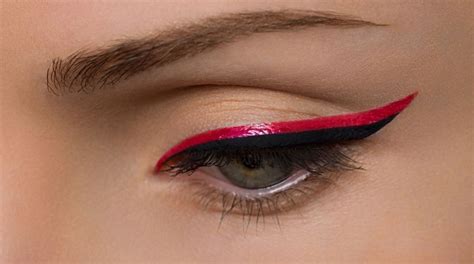 Black and red | Colored eyeliner, Red eyeliner, Eyeliner looks