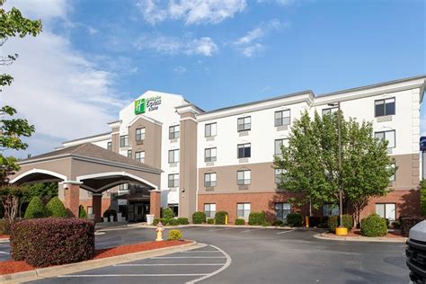 HOLIDAY INN EXPRESS & SUITES ROANOKE RAPIDS SE, AN IHG HOTEL $103 ($̶1̶2̶1̶) - Updated 2024 ...