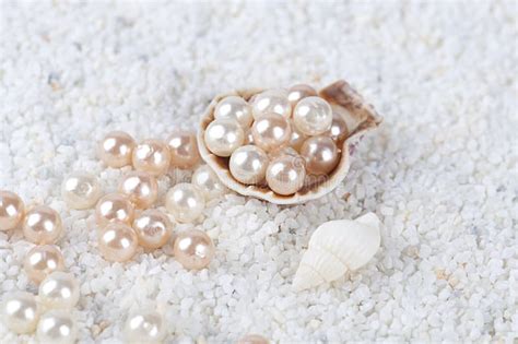 Pearls in the Sea Shell on the Sand Stock Image - Image of gift, recreation: 43425555