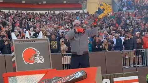 WATCH: 'Voice of the Browns' and 3News' own Jim Donovan performs ...