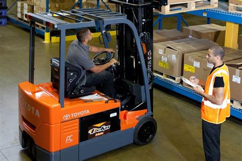 Forklift Safety | 4 Tips to Enhance Your Forklift Safety Training Program