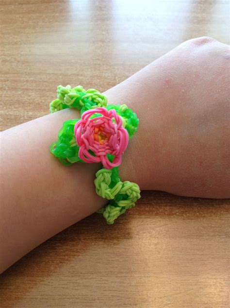 Rainbow loom flower bracelet | Rainbow loom bracelets, Loom flowers ...