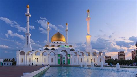 Mezquita de Nur-Astaná, Astana, Kazakhstan - Heroes Of Adventure