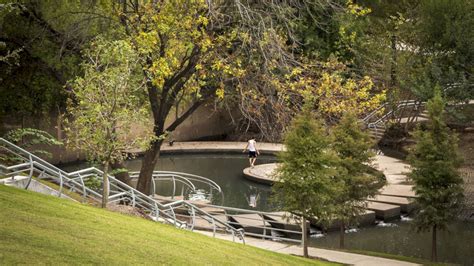 Buffalo Bayou Park: A Big Public Space with Planting Strategy #architecture Buffalo Bayou Park ...