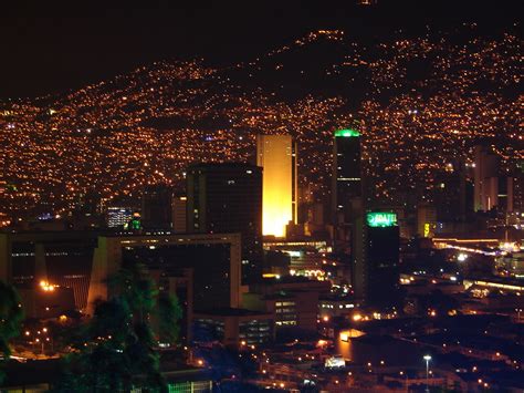 CENTRO DE MEDELLIN | Luces nocturnas del centro de Medellin … | Flickr