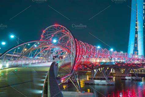 Helix bridge at night in Singapore in 2020 | Bridge, Singapore, Famous bridges