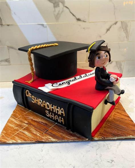 25 Creative Graduation Cake Ideas and Designs - Blitsy