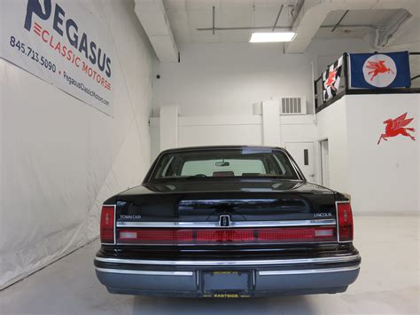 1993 Lincoln Town Car Signature Series - Pegasus Classic Motors