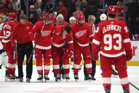 Patrick Kane scores 1st, but Detroit Red Wings lose Dylan Larkin, game ...