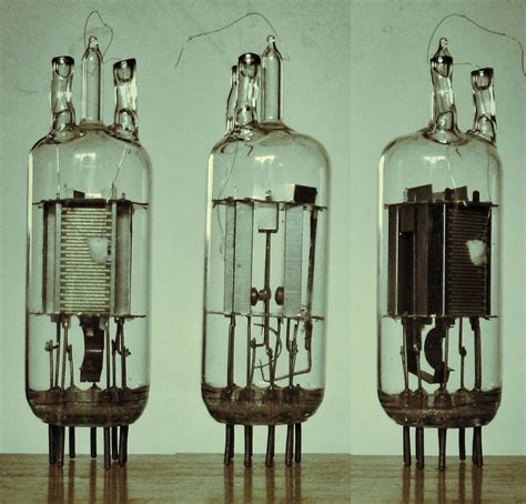 Electron tubes | Vacuum tube, Retro radios, Vintage valve