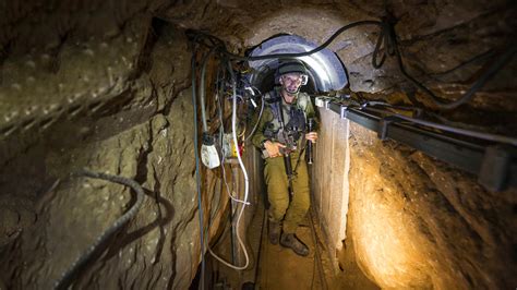 How does Israel handle HAMAS' tunnel network in Gaza?