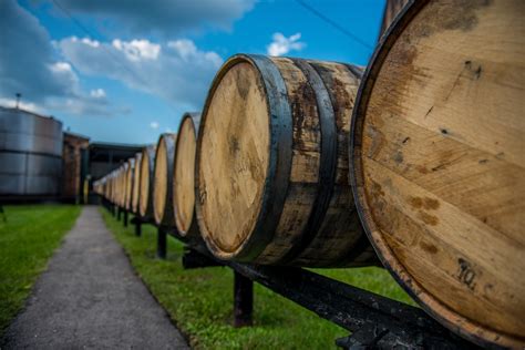 The 10 BEST Bardstown Bourbon Distilleries To Visit & More