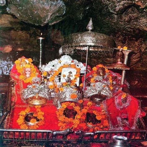 Vaishno Devi Ke Bhajan & Aarti Lyrics | ॐ जय वैष्णवी माता