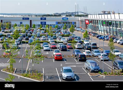 Free car parking facilities at Lakeside retail park shopping centre Stock Photo, Royalty Free ...