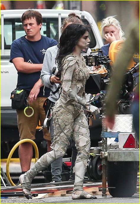 Photo: sofia boutella films the mummy in full costume makeup 01 | Photo ...