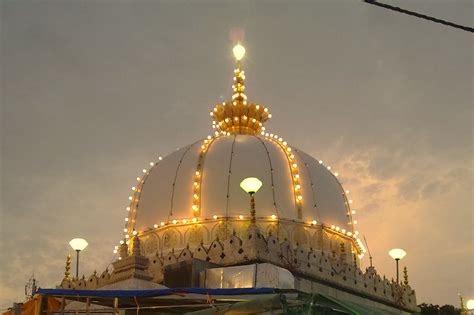 Ajmer Sharif Dargah | History, Architecture, How to Reach & More