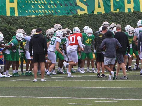 Oregon Ducks practice observations: A ‘pressure kickoff,’ punt return a focus on a rainy morning ...