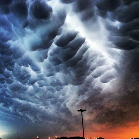 Mammatus clouds | Mammatus clouds, Clouds, Weather cloud