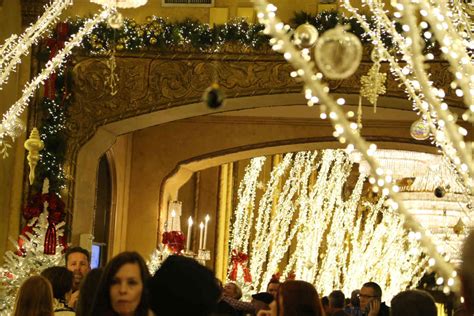 Roosevelt Hotel Lobby Now A Dazzling Winter Wonderland NOLA