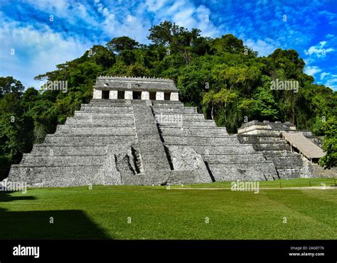 The pyramid of Palenque Stock Photo - Alamy