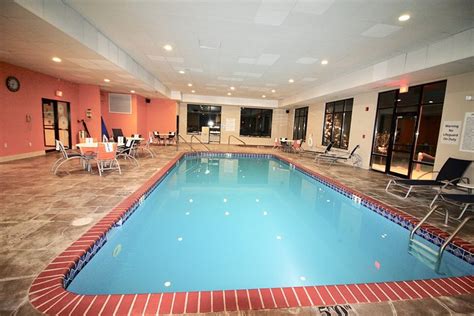 Days Inn by Wyndham Pool: Pictures & Reviews - Tripadvisor