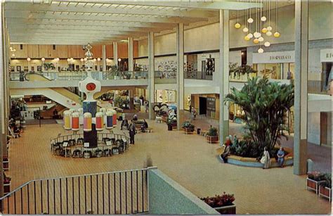 Malls of America - Vintage photos of lost Shopping Malls of the '50s, '60s & '70s