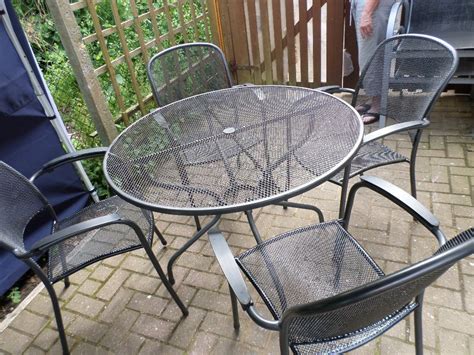 ROUND METAL GARDEN /PATIO TABLE AND 4 CHAIRS(PLEASE NOTE NOT AVAILABLE TILL NEXT WEDNSDAY) | in ...