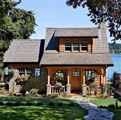 Pin by Lisa Finstad on Home Sweet Home | Cottage house exterior ...