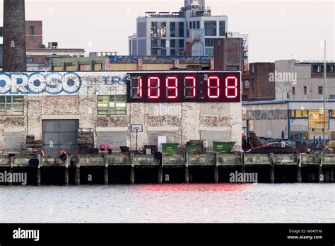 Queens, NY, USA. 18th Jan, 2018. Very large countdown clock showing the ...