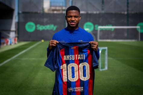 Ansu Fati celebra sus 100 partidos con el Barça