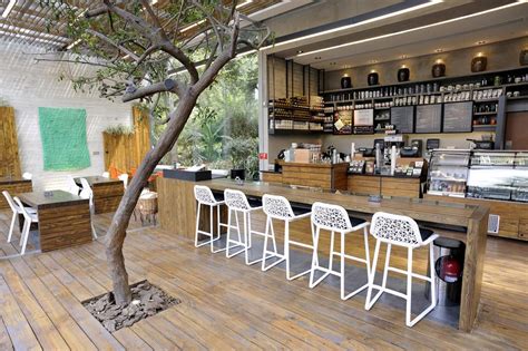 世界の美しすぎるスターバックス17選 | tabiyori どんな時も旅日和に | Coffee house design, Cafe design inspiration, Coffee ...