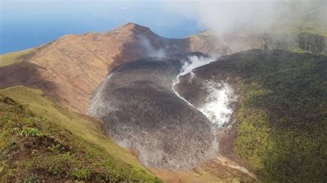 Volcano La Soufrière on Caribbean's St. Vincent erupts | USA Newshour