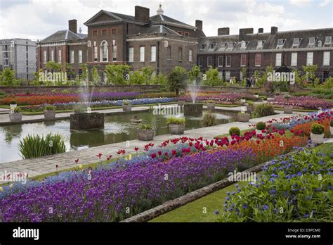 Kensington palace gardens hi-res stock photography and images - Alamy