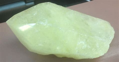 Sulfur Quartz (Sulphur Quartz) | Healing minerals, Mineral stone ...