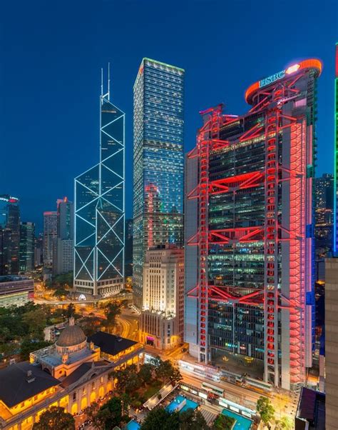 The HSBC Bank Building located in the Central District of HK Island ...