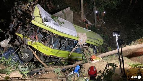 Philippines bus falls into ravine, 17 killed - CNA