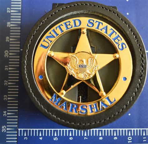 US MARSHAL BADGE GOLD & CLIP ON BADGEHOLDER - POLICE BADGE EU