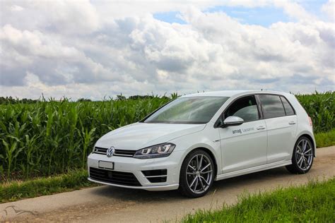 Volkswagen Golf R Mark 7 : Is it the best hot hatch? - Automobili Eleganza