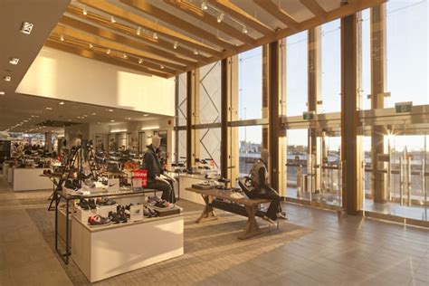 » Hudson’s Bay Company Store by pellow+associates at Hillcrest Mall, Toronto – Canada