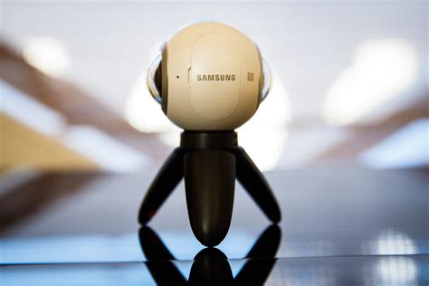 Samsung Gear 360 camera captures up, down and all around (pictures) - CNET