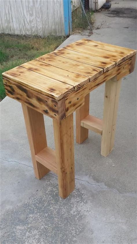 DIY Scorched Pallet End Table | Pallet Furniture Plans