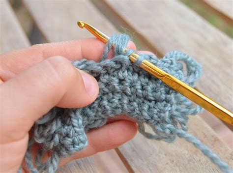 How do you make a crochet loop stitch? | LillaBjörn's Crochet World