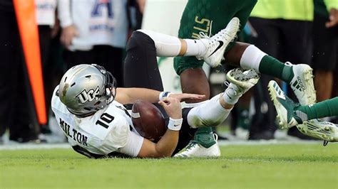 UCF star quarterback suffers gruesome knee injury during game; undergoes surgery | Fox News