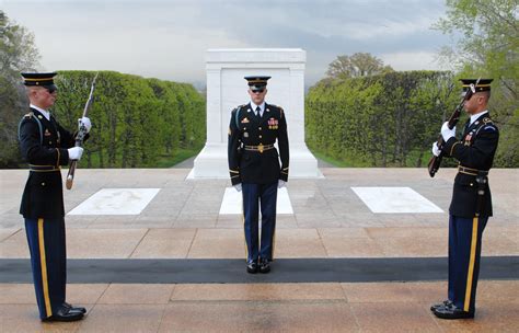 The Tomb of the Unknowns | Article | The United States Army