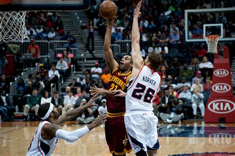 Basketball Post Moves - The Jump Hook