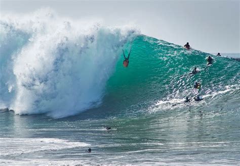 Big airdrop at The Wedge in Newport Beach, California. | Surfing, Surfing waves, Surfing photography