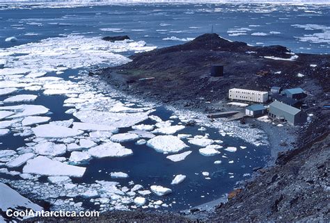 Thumbnails - Signy Island Antarctica base dusk - Free use pictures of Antarctica