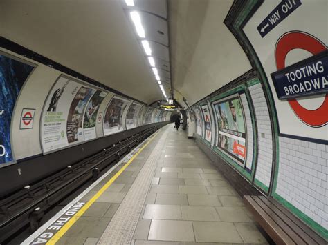 Tooting Broadway Underground Station - Tooting High Street, London, UK - Wikipedia Entries on ...