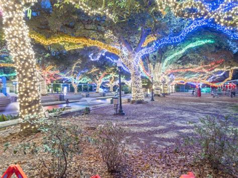 8 Best Neighborhoods to See Christmas Lights in Houston (2021) – Trips ...